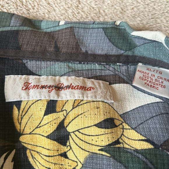 Tommy Bahama Hawaiian Shirt Size XL - Picture 3 of 7